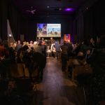 Die Theaterhalle im Kulturschlachthof ist gut gefüllt.