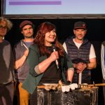 Tina Wittrich vom Vorjahrespreisträger KuKo e.V. würdigt den neuen KULTURRIESEN.